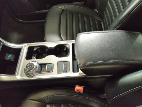 Used 2024 Ford Edge SEL image 26