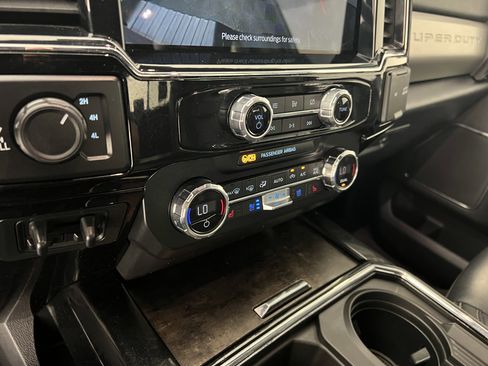 Used 2022 Ford F250 Lariat w/ Black Appearance Package AWD/4WD image 31