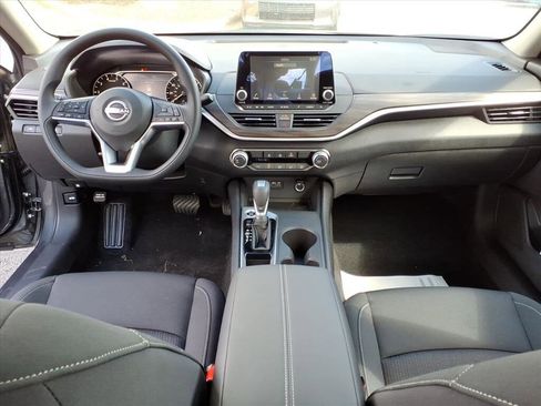 New 2025 Nissan Altima 2.5 SV image 8