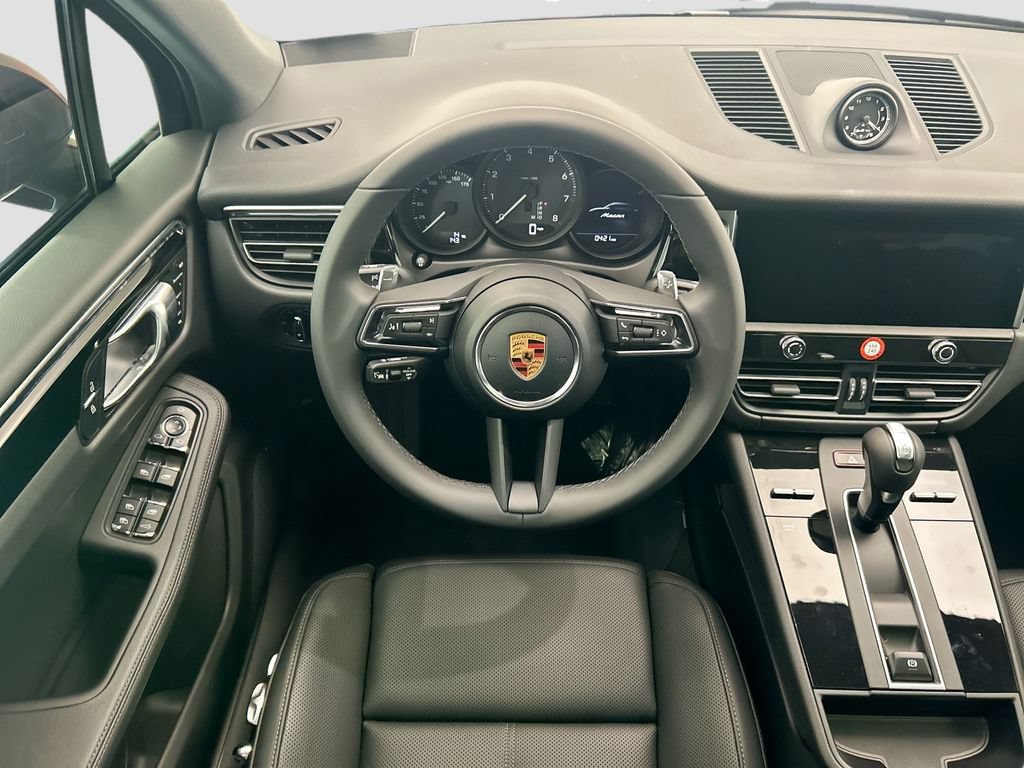 Used 2026 Porsche Macan AWD/4WD image 12
