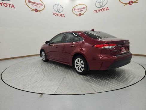 Used 2025 Toyota Corolla LE FWD image 5