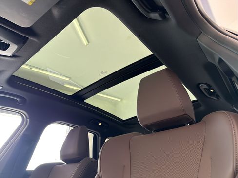 Used 2025 BMW X1 xDrive28i w/ Technology Package image 16