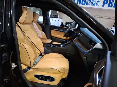 Certified 2025 Jeep Grand Cherokee Summit AWD/4WD image 23
