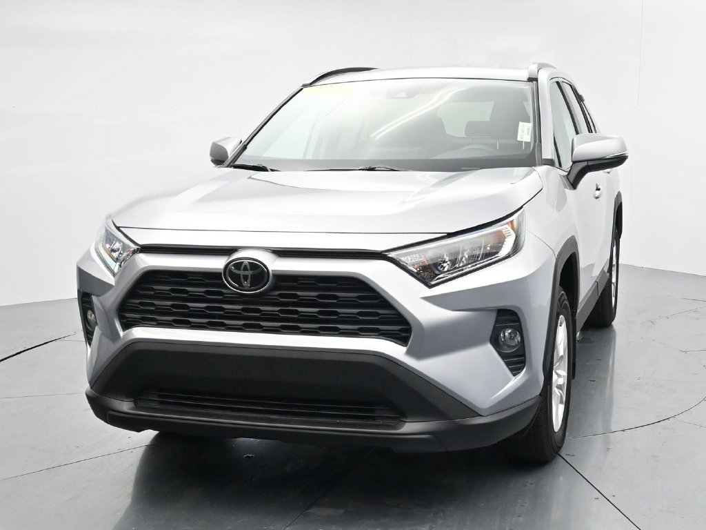 Used 2021 Toyota RAV4 XLE AWD/4WD image 3