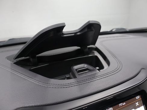 Used 2019 Jeep Cherokee Limited w/ Technology Group AWD/4WD image 29