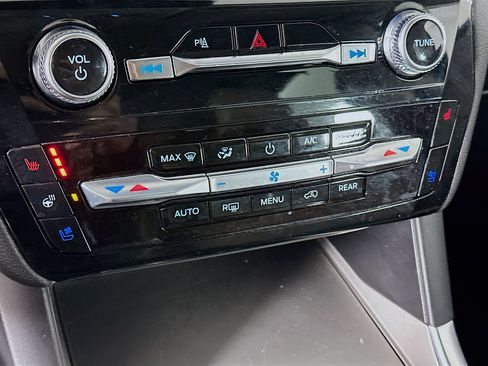 Used 2024 Ford Explorer Limited image 24