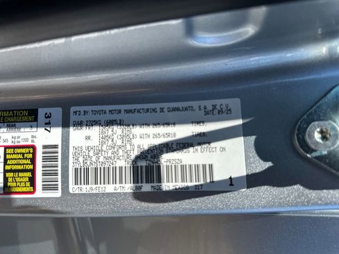 Used 2025 Toyota Tacoma TRD Sport AWD/4WD image 32