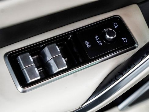 Used 2021 Jaguar F-PACE SVR image 45