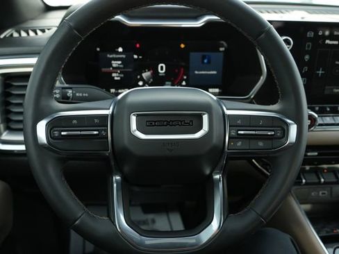 Used 2023 GMC Canyon Denali image 19