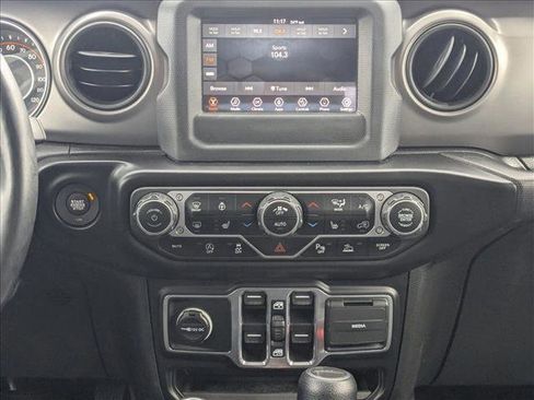 Used 2021 Jeep Gladiator Willys image 13