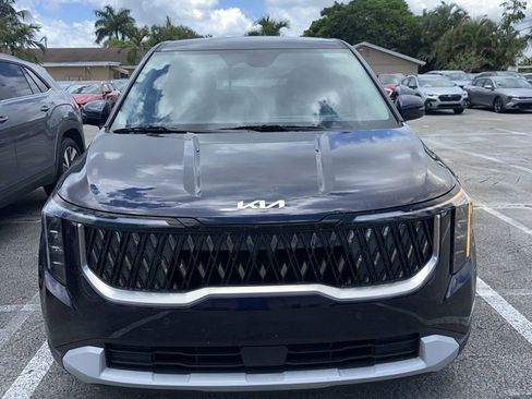Used 2025 Kia Carnival FWD image 6