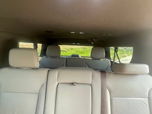 Used 2021 Chevrolet Suburban LT RWD image 29