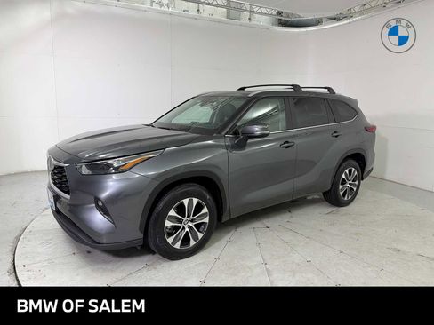 Used 2023 Toyota Highlander XLE image 1