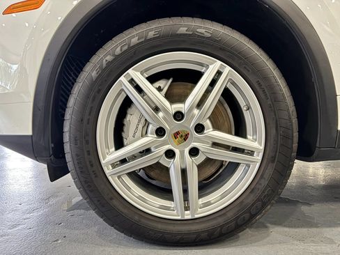Used 2017 Porsche Cayenne S w/ Premium Package AWD/4WD image 52