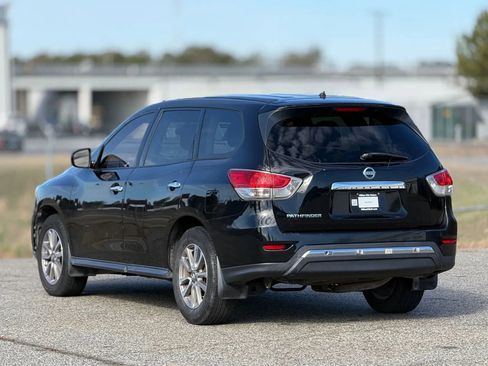 Used 2014 Nissan Pathfinder S image 10