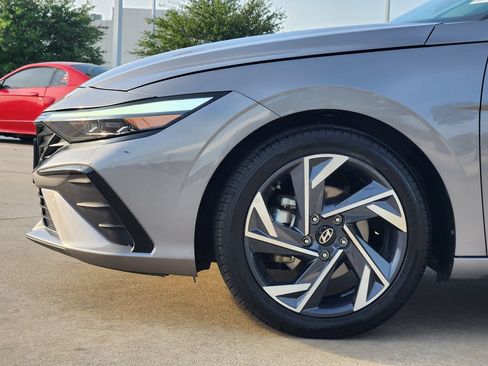 Used 2024 Hyundai Elantra Limited FWD image 8
