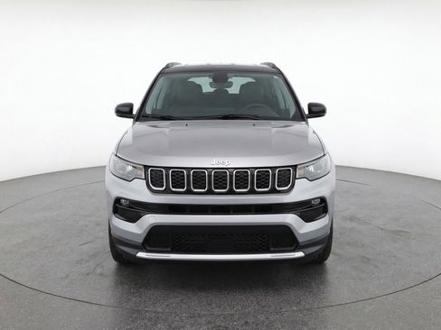 Used 2025 Jeep Compass Limited AWD/4WD image 2