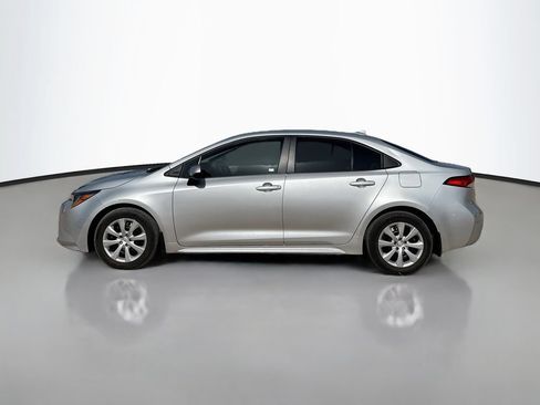 Used 2025 Toyota Corolla LE FWD image 4