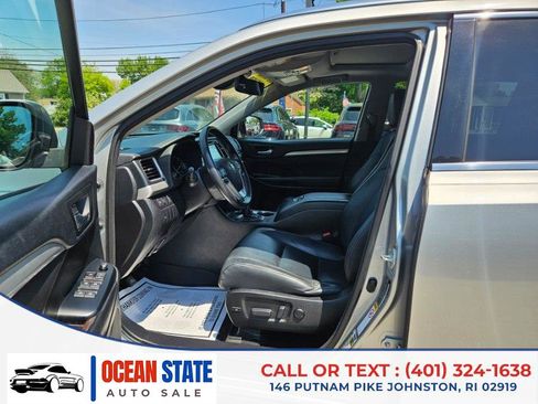 Used 2017 Toyota Highlander XLE AWD/4WD image 10