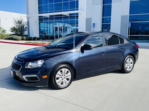 Used 2015 Chevrolet Cruze LS image 1