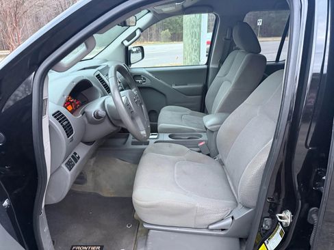Used 2016 Nissan Frontier SV image 12