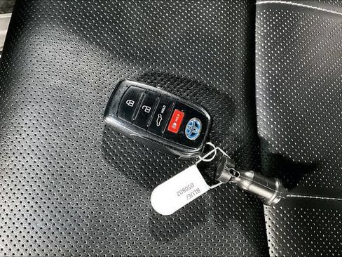 Used 2021 Toyota Venza XLE w/ Softex Package AWD/4WD image 30