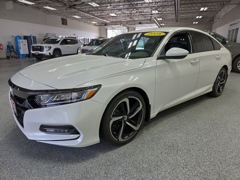 Used 2018 Honda Accord Sport image 3