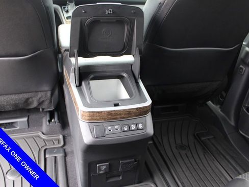 Used 2025 Toyota Sienna Platinum image 26