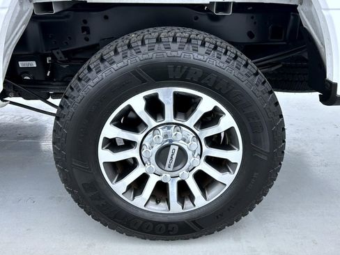 Used 2021 Ford F250 Lariat w/ Lariat Value Package image 22