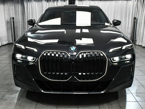 Used 2025 BMW 760i xDrive image 2