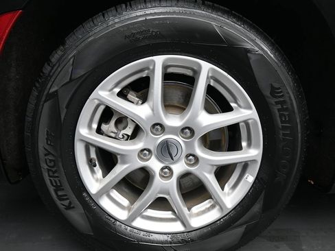 Used 2024 Chrysler Pacifica Touring-L image 10