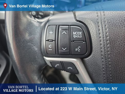 Used 2018 Toyota Highlander SE image 15