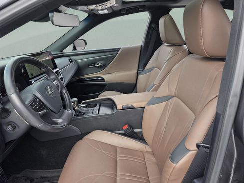 Used 2024 Lexus ES 300h w/ Technology Package image 12