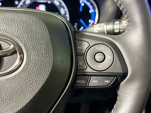 Used 2023 Toyota RAV4 XLE Premium image 19