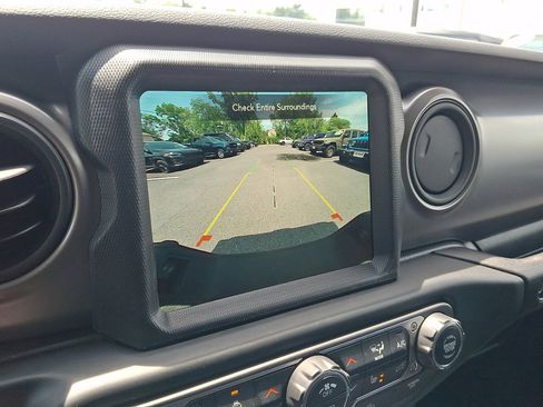 Used 2023 Jeep Gladiator Sport AWD/4WD image 27