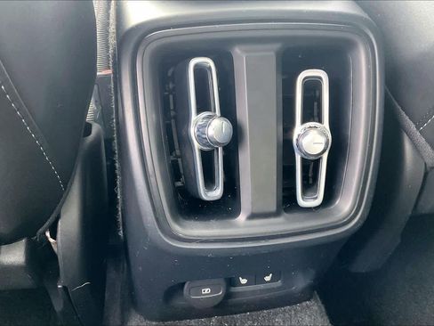 Used 2023 Volvo C40 Recharge Core w/ Climate Package image 38