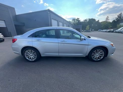 Used 2012 Chrysler 200 Limited FWD image 4