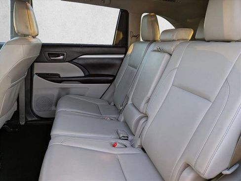 Certified 2018 Toyota Highlander XLE image 20