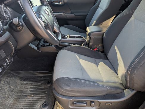 Used 2021 Toyota Tacoma TRD Sport image 6