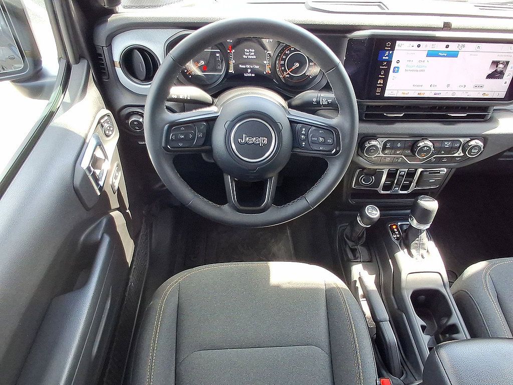 Used 2025 Jeep Gladiator Sport AWD/4WD image 27