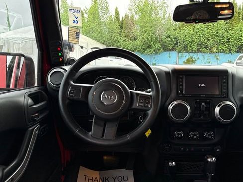 Used 2013 Jeep Wrangler Unlimited Sahara AWD/4WD image 23