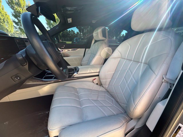 Used 2023 BMW i7 xDrive60 AWD/4WD image 13