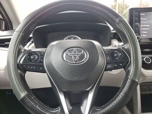 Used 2022 Toyota Corolla Cross LE image 16