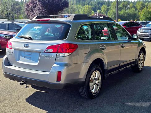 Used 2010 Subaru Outback 2.5i AWD/4WD image 11