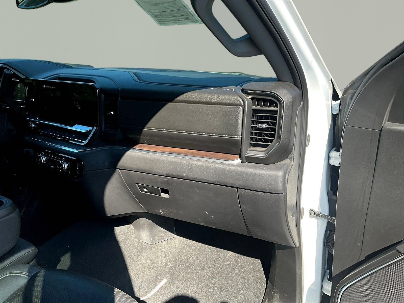 Used 2025 GMC Sierra 1500 SLT AWD/4WD image 27
