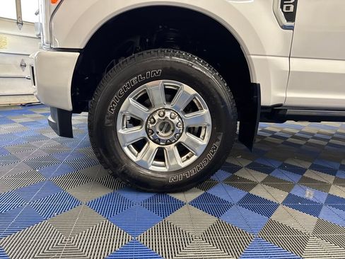 Used 2019 Ford F350 Platinum w/ FX4 Off-Road Package AWD/4WD image 27