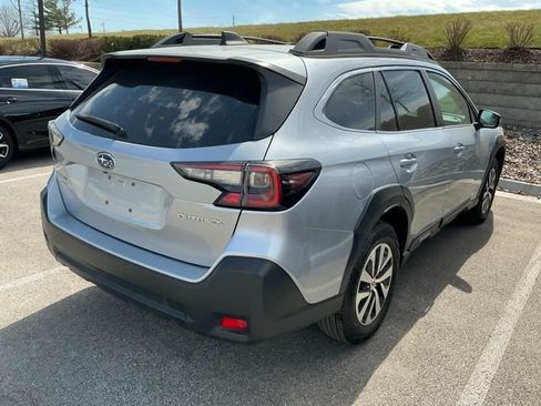 Certified 2025 Subaru Outback Premium image 4