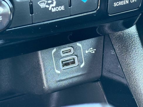 Used 2025 Jeep Compass Latitude w/ Convenience Group AWD/4WD image 24