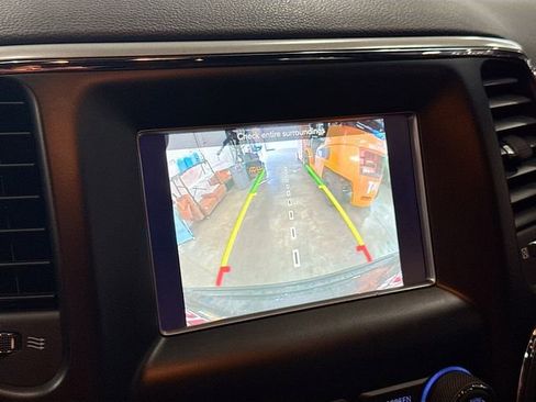 Used 2020 Jeep Grand Cherokee Laredo image 14