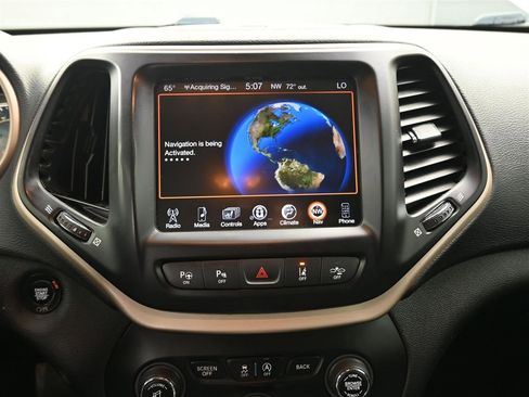 Used 2018 Jeep Cherokee Limited w/ Technology Group AWD/4WD image 13